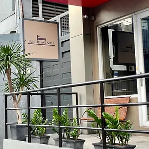 De Avenida, Makati Макати