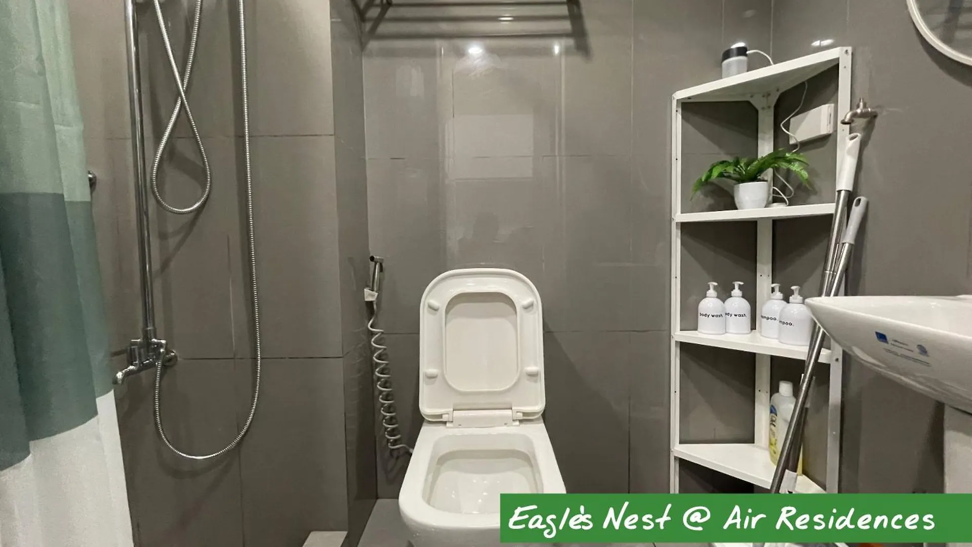 City View Condo Unit With Netflix & Wifi In Ayala Avenue Makati City