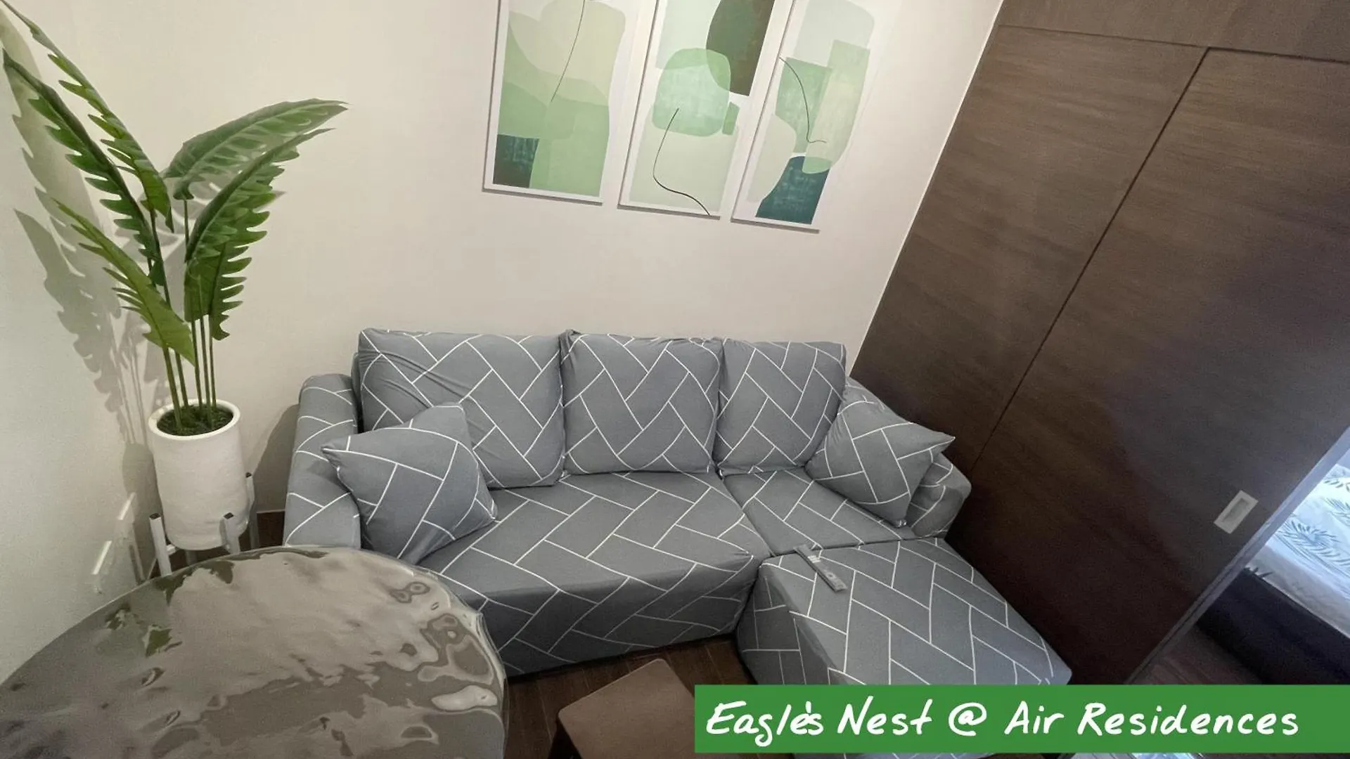 Aparthotel City View Condo Unit With Netflix & Wifi In Ayala Avenue Makati City